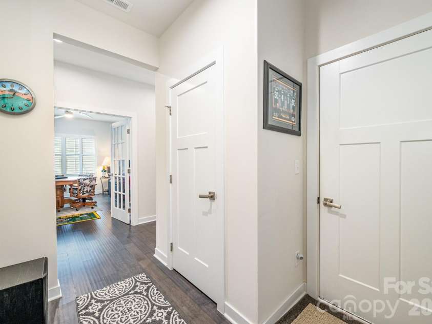 5219 Larewood Drive, Charlotte, NC 28215.  MLS# CAR4298540, YatesRealty ID 8538. 