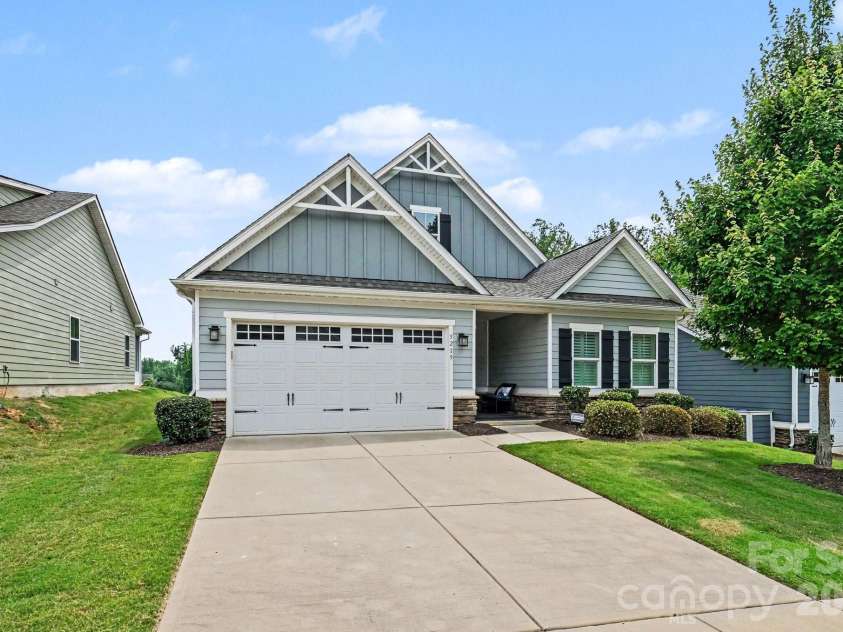 5219 Larewood Drive, Charlotte, NC 28215.  MLS# CAR4298540, YatesRealty ID 8538. 