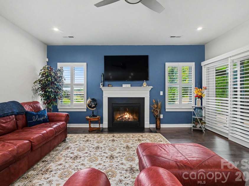 5219 Larewood Drive, Charlotte, NC 28215.  MLS# CAR4298540, YatesRealty ID 8538. 