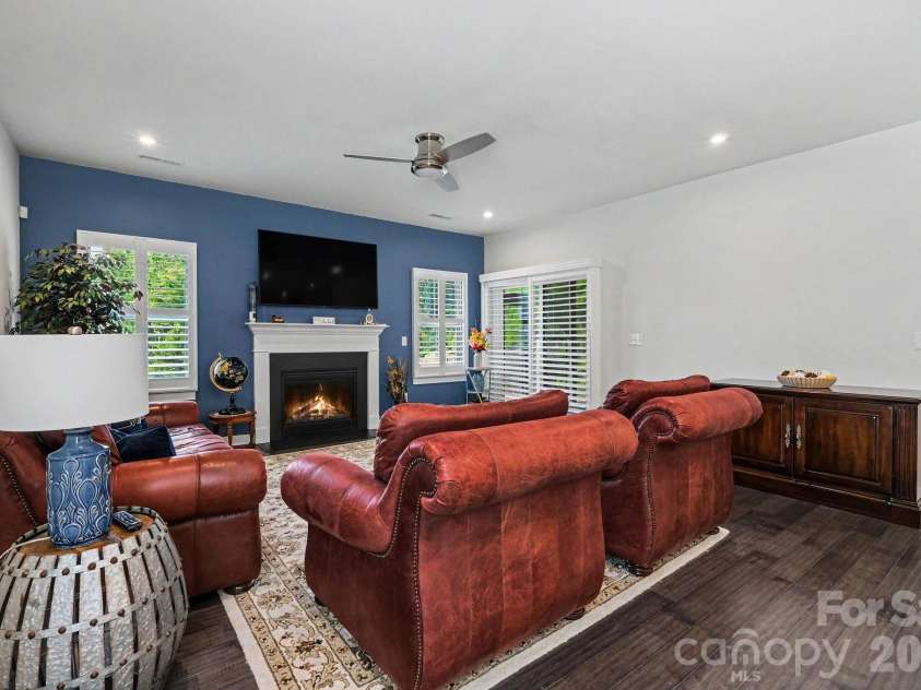 5219 Larewood Drive, Charlotte, NC 28215.  MLS# CAR4298540, YatesRealty ID 8538. 