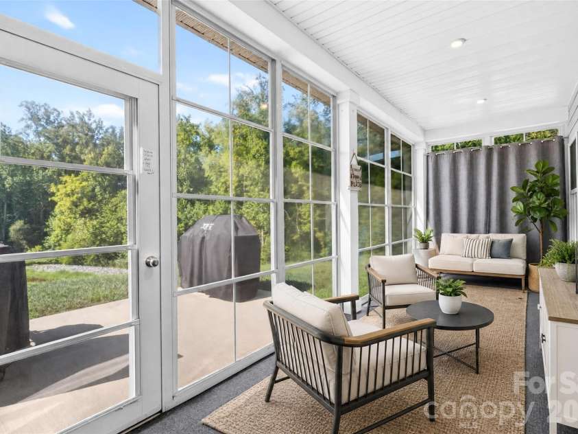 5219 Larewood Drive, Charlotte, NC 28215.  MLS# CAR4298540, YatesRealty ID 8538. 