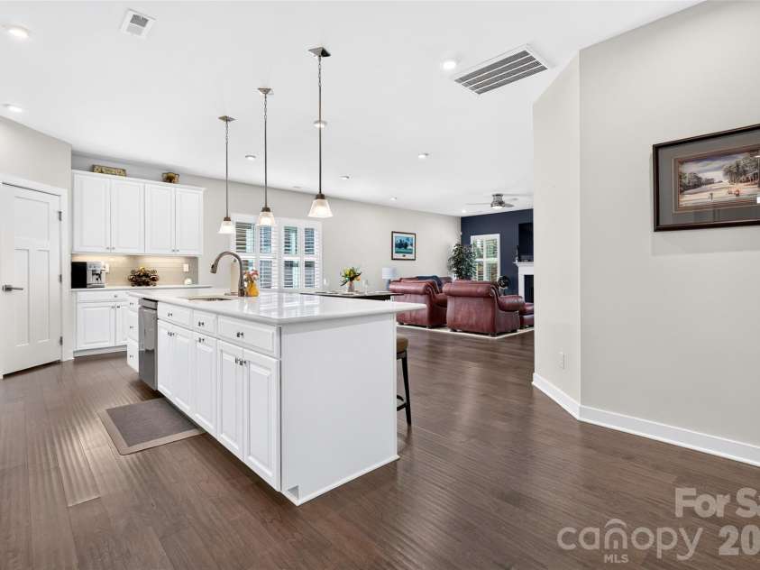 5219 Larewood Drive, Charlotte, NC 28215.  MLS# CAR4298540, YatesRealty ID 8538. 