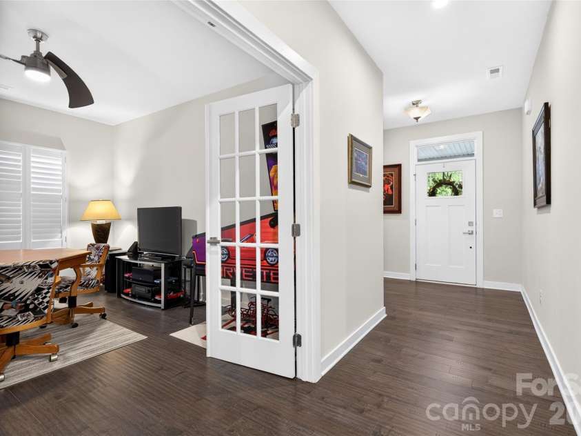 5219 Larewood Drive, Charlotte, NC 28215.  MLS# CAR4298540, YatesRealty ID 8538. 