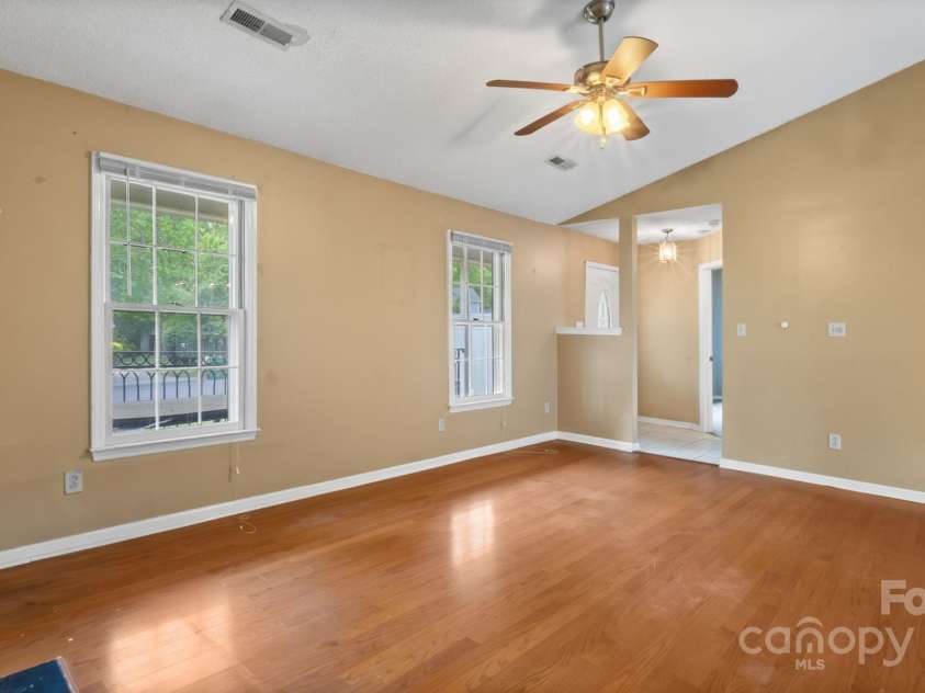 6915 Norchester Court, Charlotte, NC 28227.  MLS# CAR4250063, YatesRealty ID 8539. Huge living space