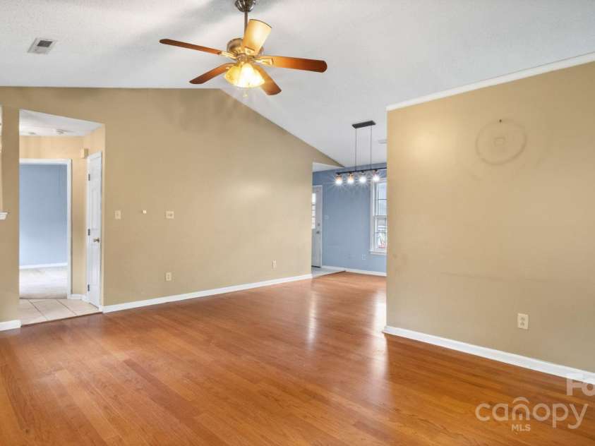 6915 Norchester Court, Charlotte, NC 28227.  MLS# CAR4250063, YatesRealty ID 8539. Living to dining
