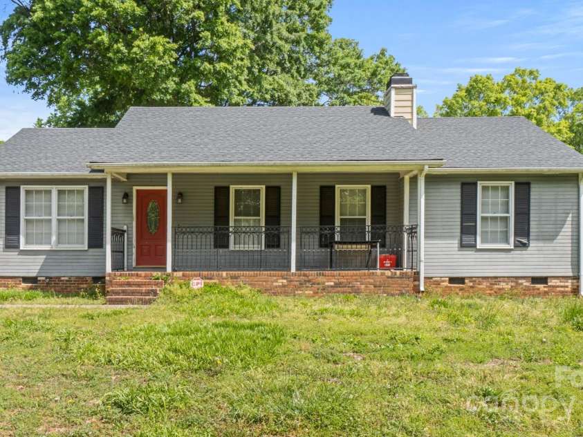 6915 Norchester Court, Charlotte, NC 28227.  MLS# CAR4250063, YatesRealty ID 8539. Welcome to your opportunity!! 6915 Norchester Court