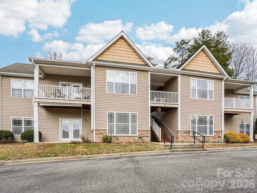9 Northbrook Place, Asheville, NC 28804.  MLS# CAR4341315, YatesRealty ID 8539. 