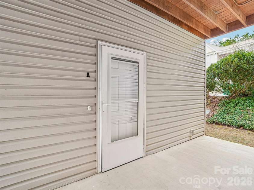 9 Northbrook Place, Asheville, NC 28804.  MLS# CAR4341315, YatesRealty ID 8539. 
