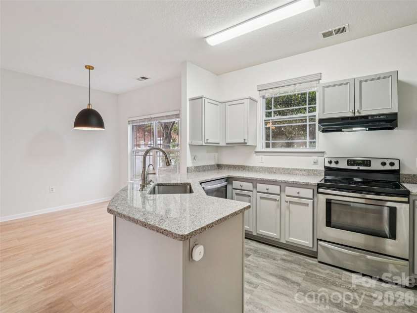 9 Northbrook Place, Asheville, NC 28804.  MLS# CAR4341315, YatesRealty ID 8539. 