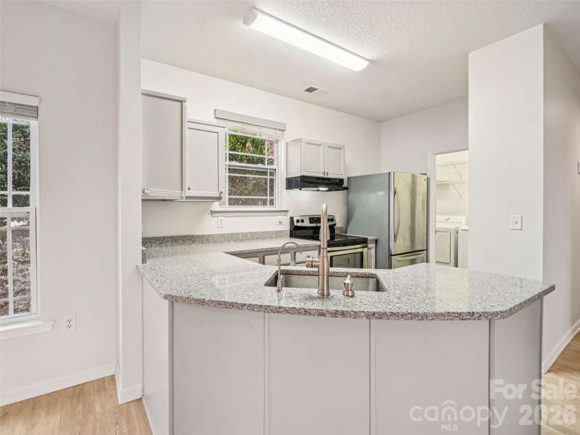 9 Northbrook Place, Asheville, NC 28804.  MLS# CAR4341315, YatesRealty ID 8539. 