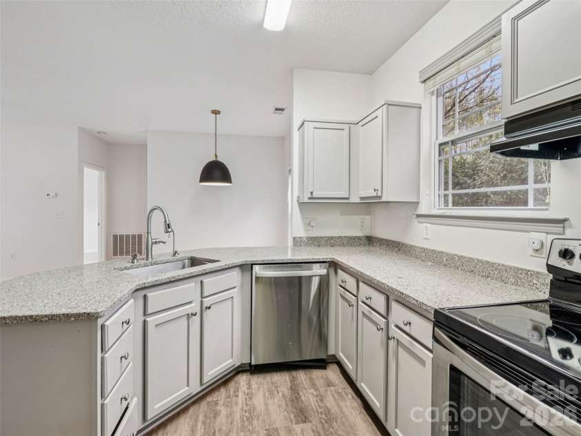 9 Northbrook Place, Asheville, NC 28804.  MLS# CAR4341315, YatesRealty ID 8539. 