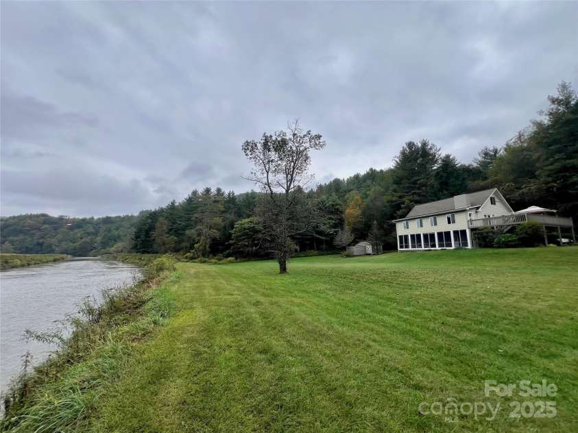 567 Daniel Daughters Drive, West Jefferson, NC 28694.  MLS# CAR4308921, YatesRealty ID 854. 