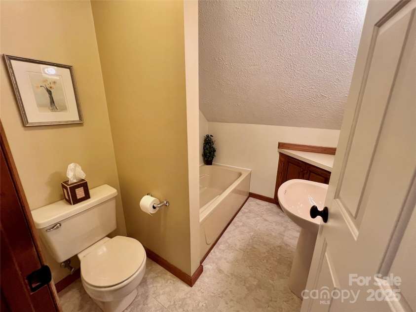 567 Daniel Daughters Drive, West Jefferson, NC 28694.  MLS# CAR4308921, YatesRealty ID 854. 