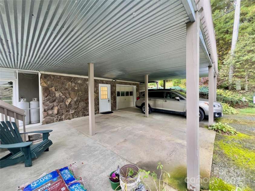 567 Daniel Daughters Drive, West Jefferson, NC 28694.  MLS# CAR4308921, YatesRealty ID 854. 