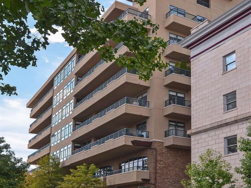 21 Battery Park Avenue, Asheville, NC 28801.  MLS# CAR4067139, YatesRealty ID 8540. Premier Condo Living Downtown