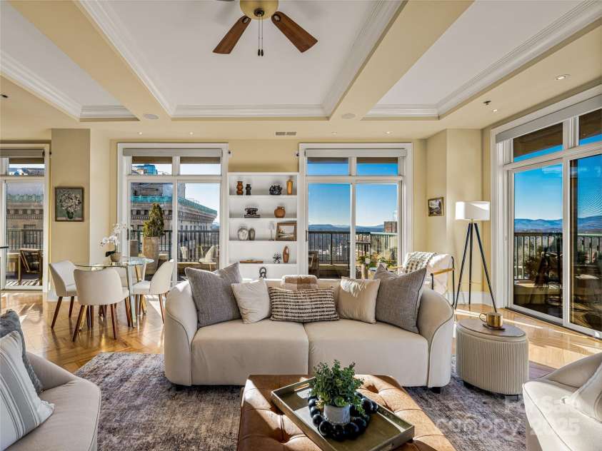 21 Battery Park Avenue, Asheville, NC 28801.  MLS# CAR4322706, YatesRealty ID 8540. 