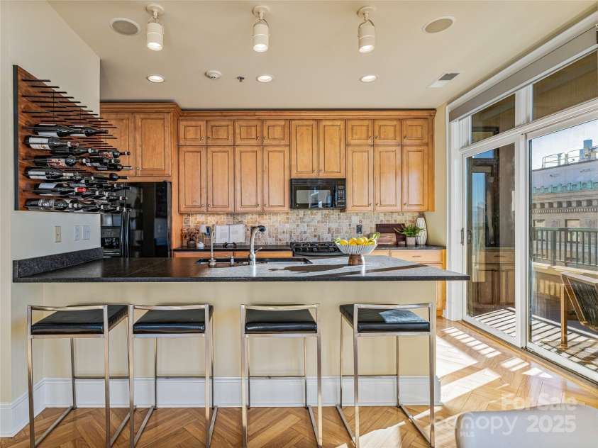 21 Battery Park Avenue, Asheville, NC 28801.  MLS# CAR4322706, YatesRealty ID 8540. 