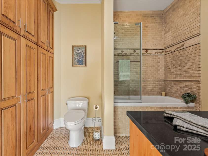 21 Battery Park Avenue, Asheville, NC 28801.  MLS# CAR4322706, YatesRealty ID 8540. Guest bathroom with tub
