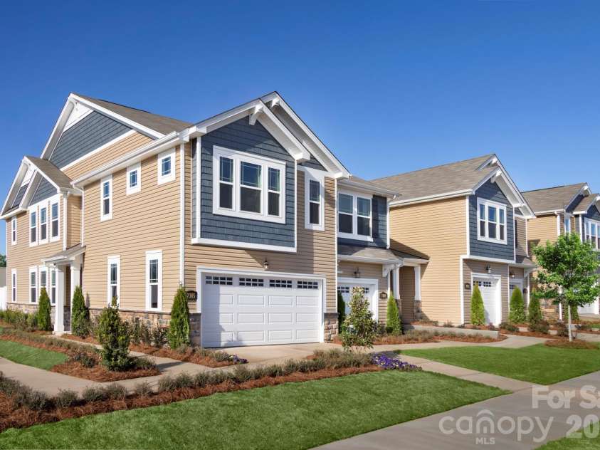 6027 Mallow Crossing Lane, Charlotte, NC 28213.  MLS# CAR4344233, YatesRealty ID 8540. 