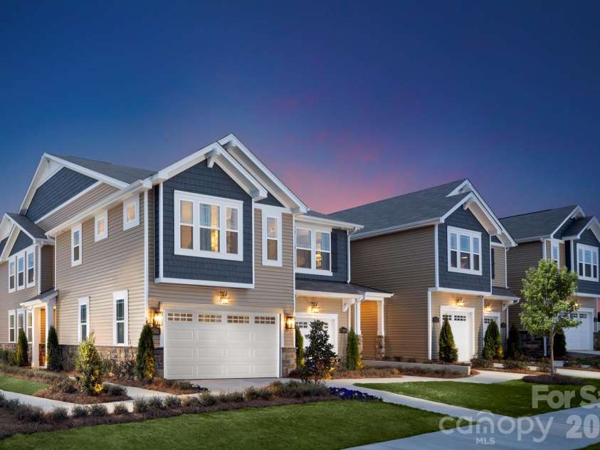 6027 Mallow Crossing Lane, Charlotte, NC 28213.  MLS# CAR4344233, YatesRealty ID 8540. 