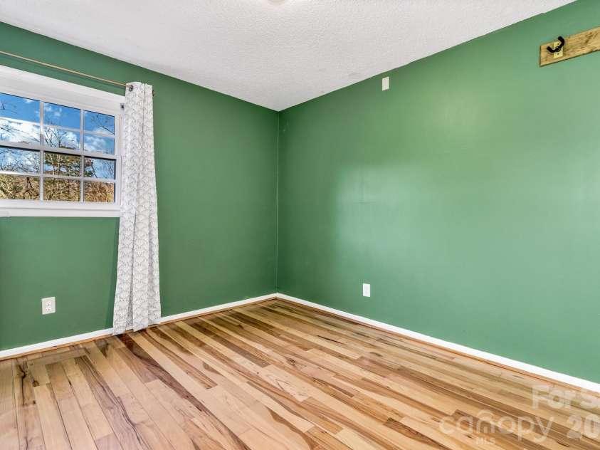 1 Oak Lane, Candler, NC 28715.  MLS# CAR4350223, YatesRealty ID 8543. 2nd bedroom
