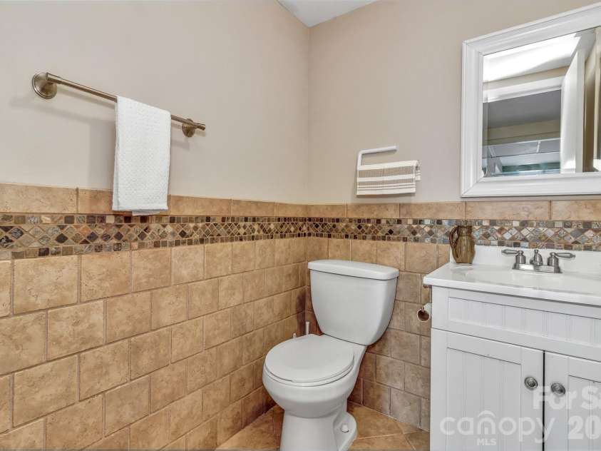 1 Oak Lane, Candler, NC 28715.  MLS# CAR4350223, YatesRealty ID 8543. 3rd bathroom