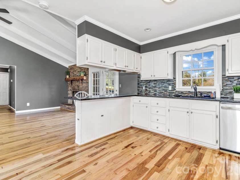 1 Oak Lane, Candler, NC 28715.  MLS# CAR4350223, YatesRealty ID 8543. 