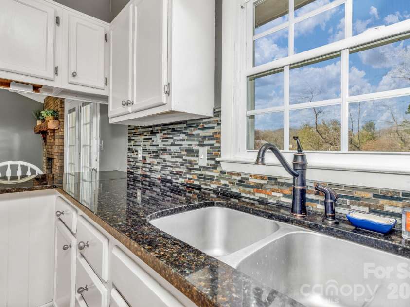 1 Oak Lane, Candler, NC 28715.  MLS# CAR4350223, YatesRealty ID 8543. 