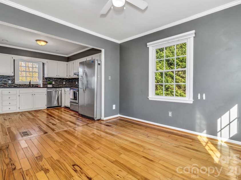 1 Oak Lane, Candler, NC 28715.  MLS# CAR4350223, YatesRealty ID 8543. 
