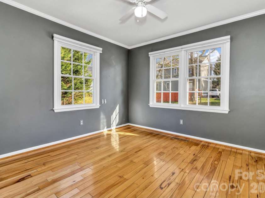1 Oak Lane, Candler, NC 28715.  MLS# CAR4350223, YatesRealty ID 8543. 