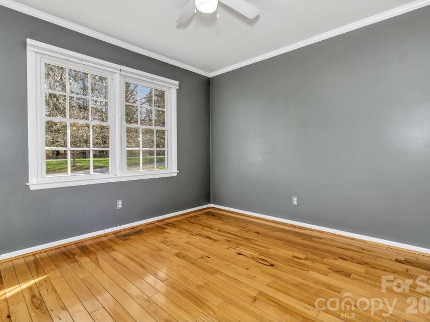 1 Oak Lane, Candler, NC 28715.  MLS# CAR4350223, YatesRealty ID 8543. 