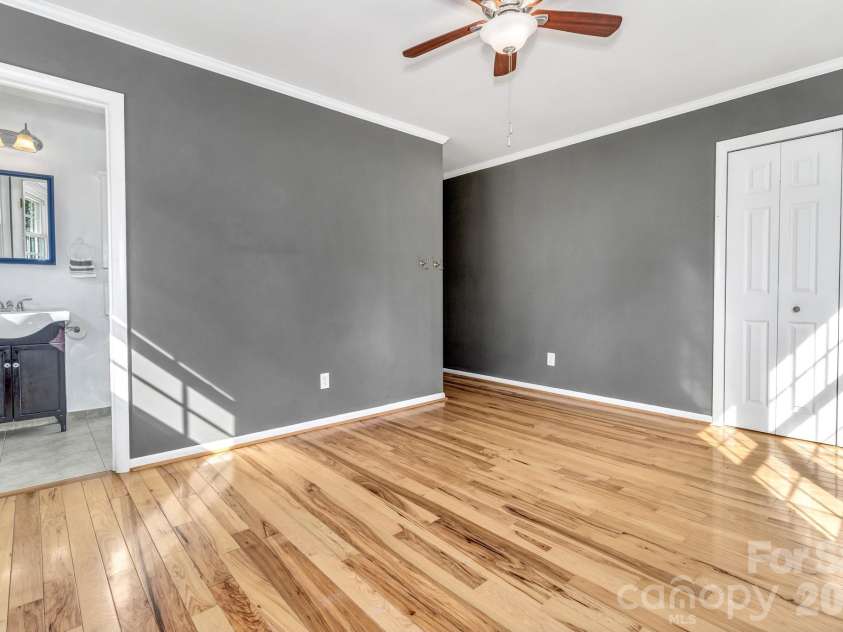 1 Oak Lane, Candler, NC 28715.  MLS# CAR4350223, YatesRealty ID 8543. 