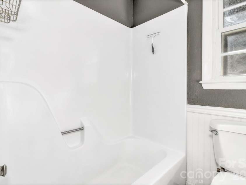 1 Oak Lane, Candler, NC 28715.  MLS# CAR4350223, YatesRealty ID 8543. 
