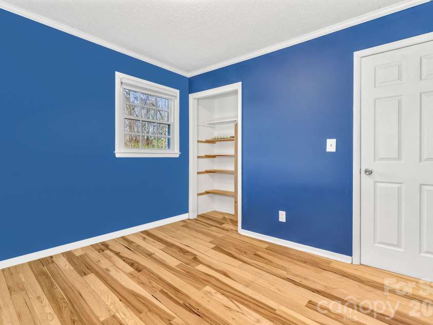 1 Oak Lane, Candler, NC 28715.  MLS# CAR4350223, YatesRealty ID 8543. 