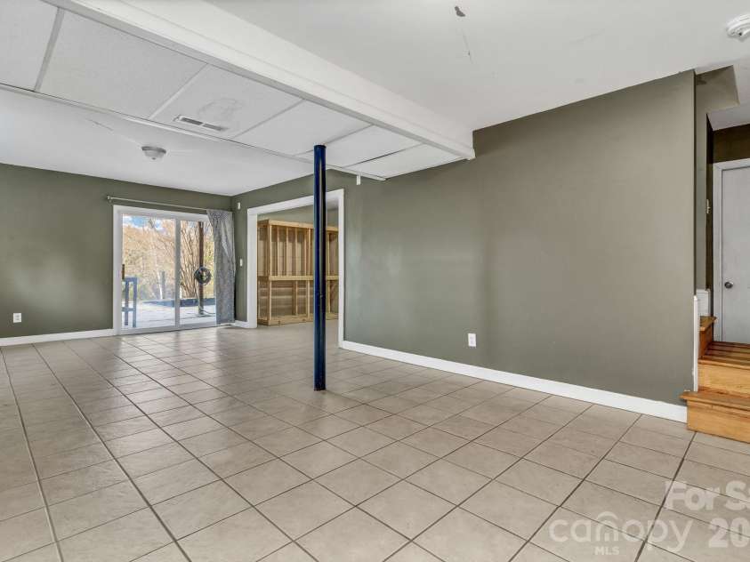 1 Oak Lane, Candler, NC 28715.  MLS# CAR4350223, YatesRealty ID 8543. 