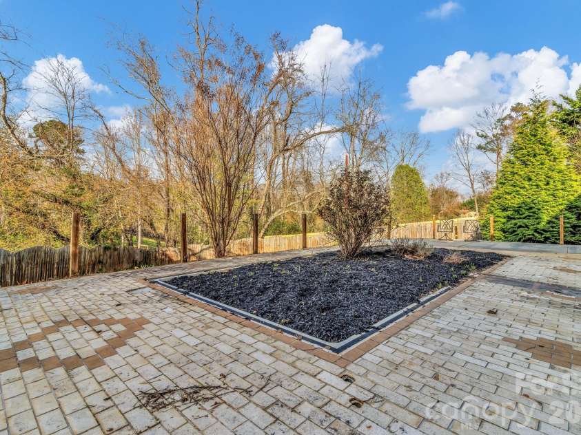 1 Oak Lane, Candler, NC 28715.  MLS# CAR4350223, YatesRealty ID 8543. 
