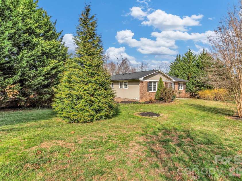 1 Oak Lane, Candler, NC 28715.  MLS# CAR4350223, YatesRealty ID 8543. 