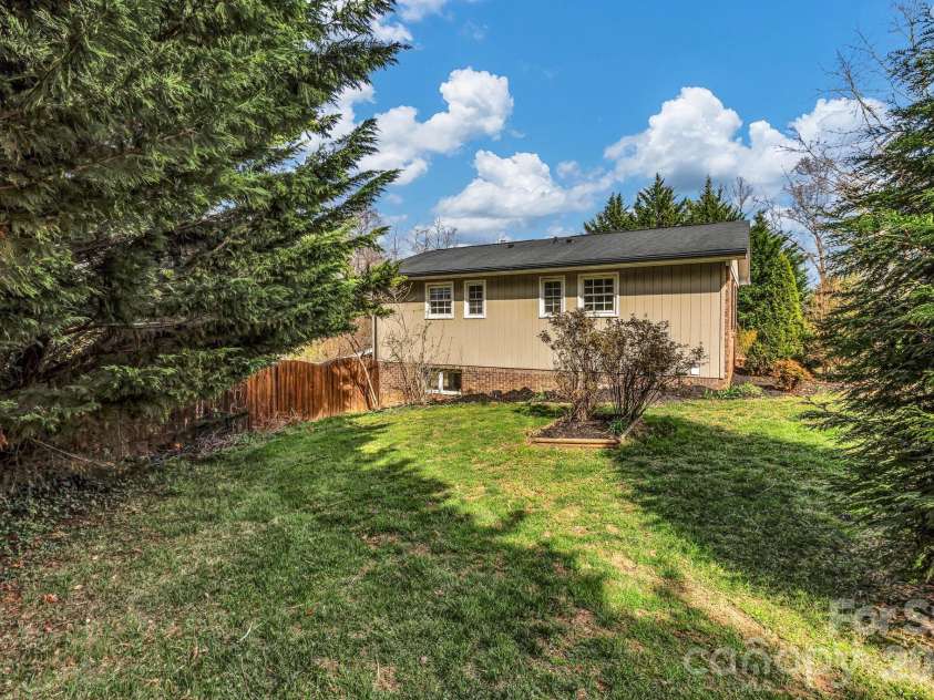 1 Oak Lane, Candler, NC 28715.  MLS# CAR4350223, YatesRealty ID 8543. 