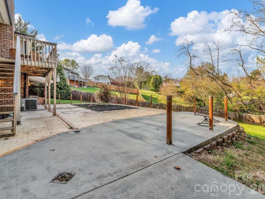 1 Oak Lane, Candler, NC 28715.  MLS# CAR4350223, YatesRealty ID 8543. 