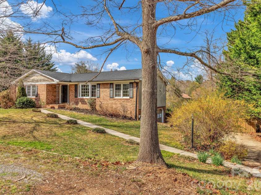 1 Oak Lane, Candler, NC 28715.  MLS# CAR4350223, YatesRealty ID 8543. 