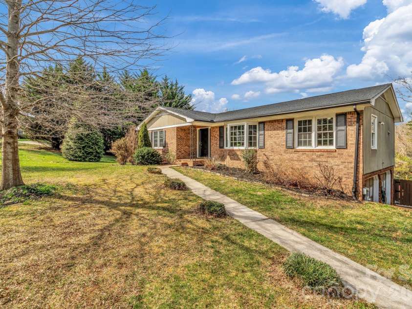 1 Oak Lane, Candler, NC 28715.  MLS# CAR4350223, YatesRealty ID 8543. 