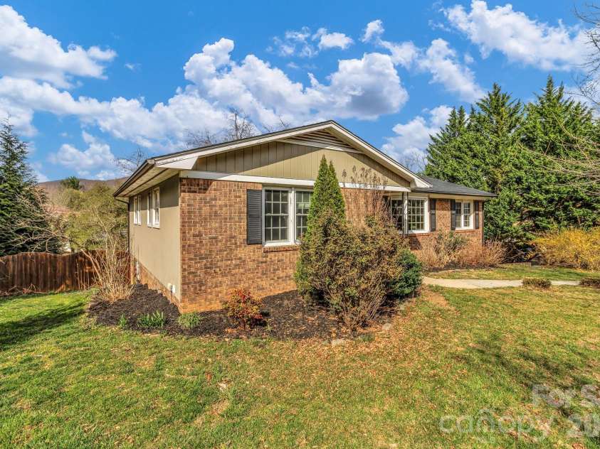 1 Oak Lane, Candler, NC 28715.  MLS# CAR4350223, YatesRealty ID 8543. 