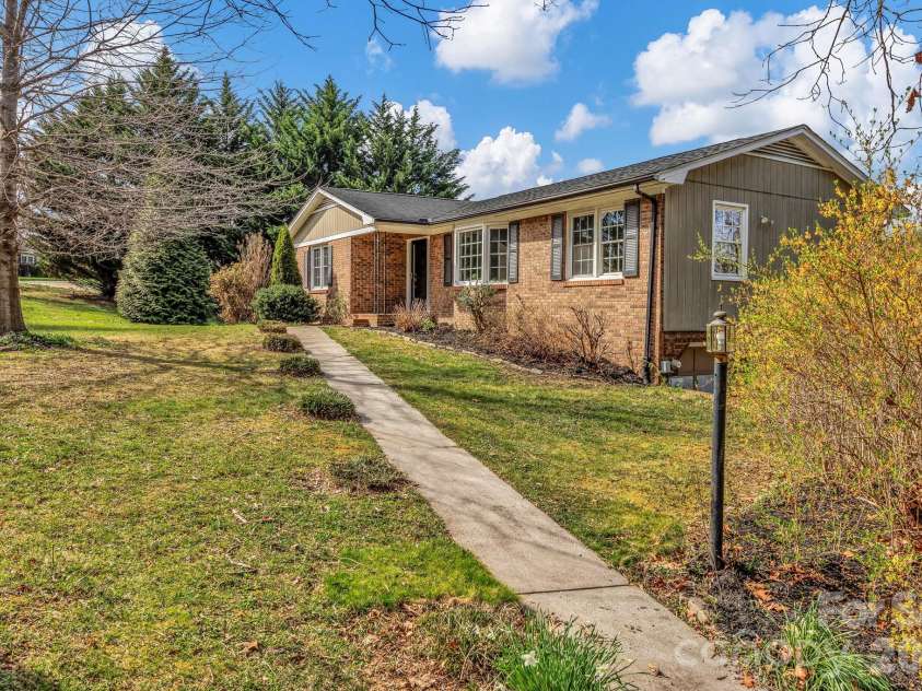 1 Oak Lane, Candler, NC 28715.  MLS# CAR4350223, YatesRealty ID 8543. 