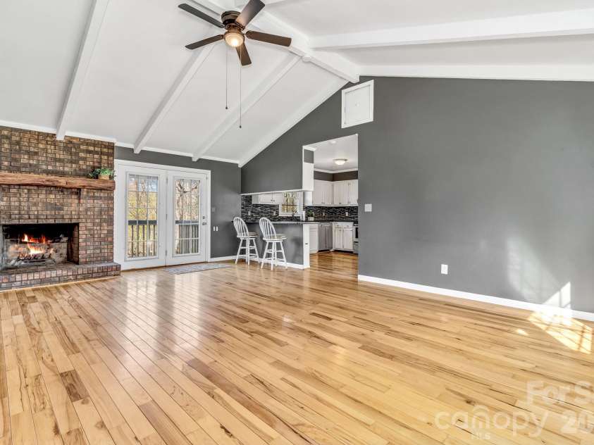 1 Oak Lane, Candler, NC 28715.  MLS# CAR4350223, YatesRealty ID 8543. High ceilings