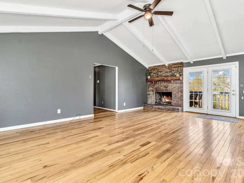 1 Oak Lane, Candler, NC 28715.  MLS# CAR4350223, YatesRealty ID 8543. Large living room
