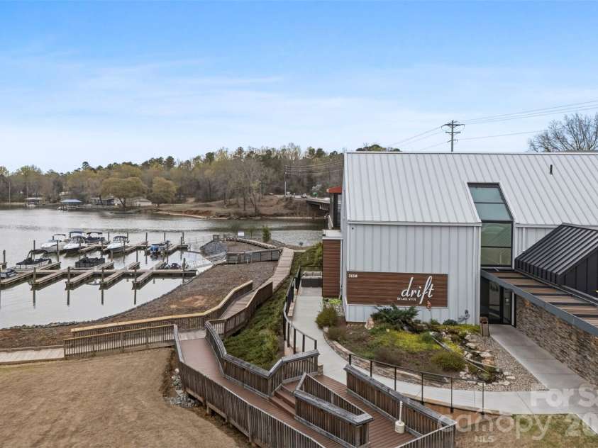 4117 Spring Cove Way, Belmont, NC 28012.  MLS# CAR4360370, YatesRealty ID 8545. Drift Restaurant & Morningstar Marina 