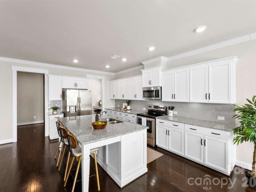 4117 Spring Cove Way, Belmont, NC 28012.  MLS# CAR4360370, YatesRealty ID 8545. Extended Kitchen Island
