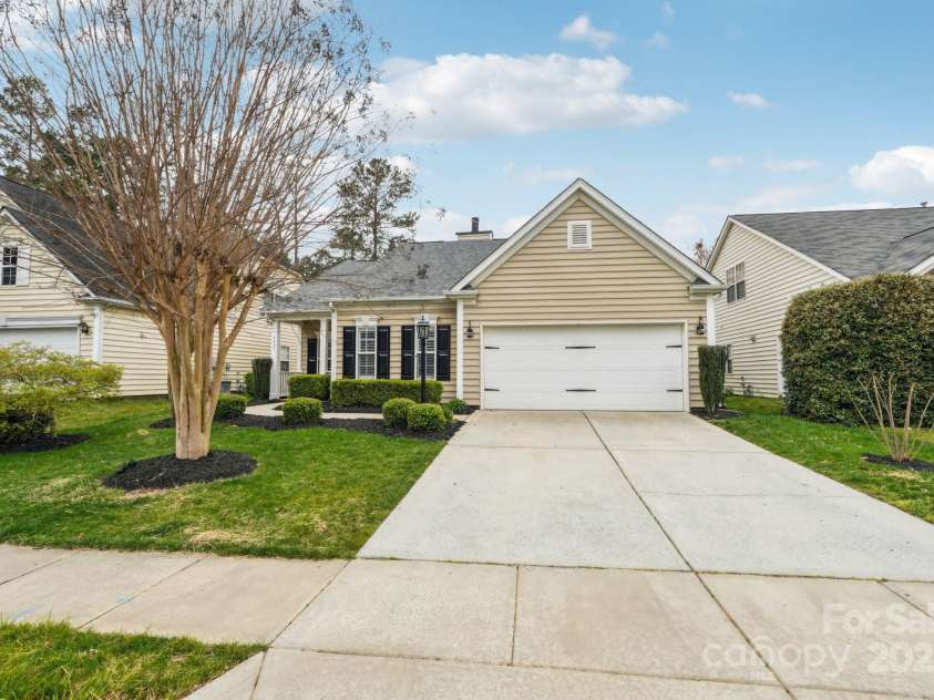 6423 Falls Lake Drive, Charlotte, NC 28270.  MLS# CAR4238747, YatesRealty ID 8545. 