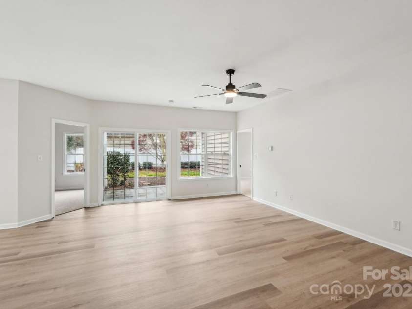 6423 Falls Lake Drive, Charlotte, NC 28270.  MLS# CAR4238747, YatesRealty ID 8545. 