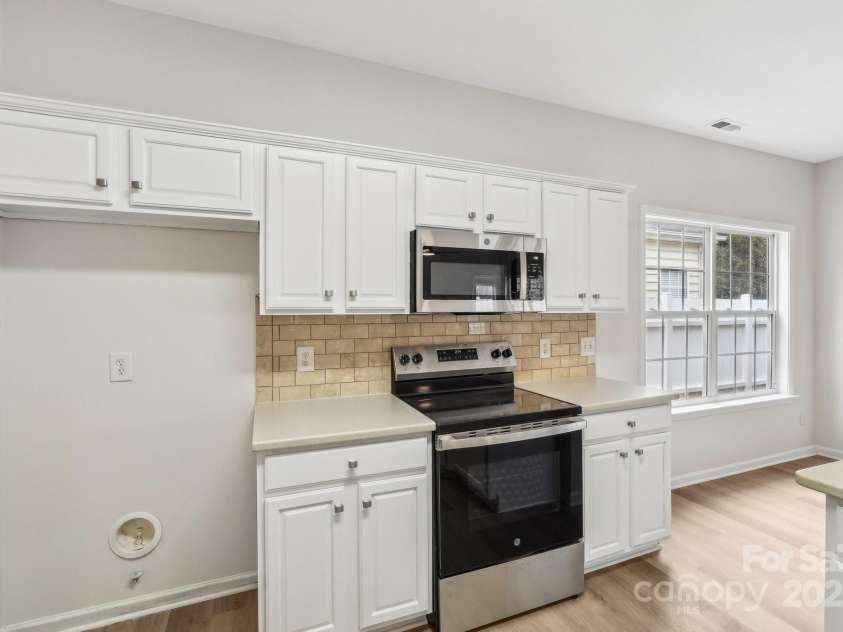 6423 Falls Lake Drive, Charlotte, NC 28270.  MLS# CAR4238747, YatesRealty ID 8545. 